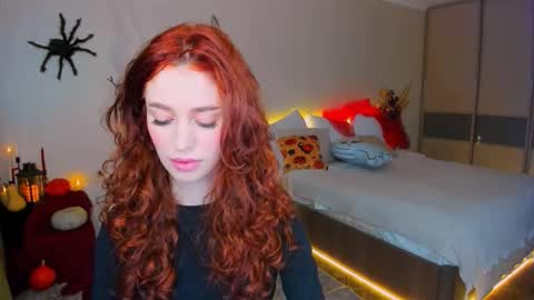 christinaconteeree online show from October 24, 1:29 pm