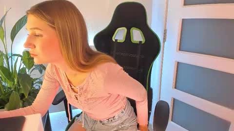 Christine Cardo online show from September 27, 9:42 pm