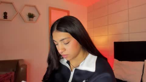 Christine  online show from November 3, 12:06 pm