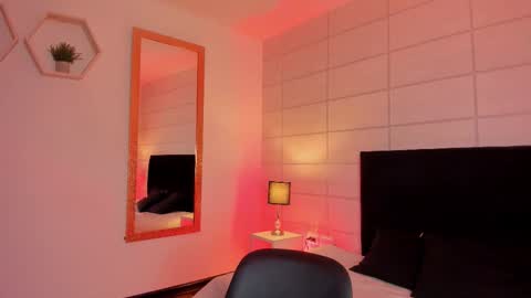 Christine  online show from January 19, 12:09 pm