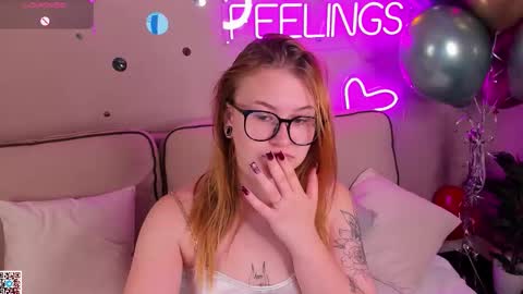 christine_wallker online show from September 18, 12:34 am