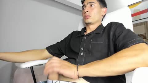 Snapshot of christoper_dick chatting on March 4, 3:44 am Petite Horny and chistoper dick online show from March 4, 3:44 am