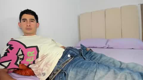 Snapshot of christoper_dick chatting on January 9, 3:20 am Petite Horny and chistoper dick online show from January 9, 3:20 am