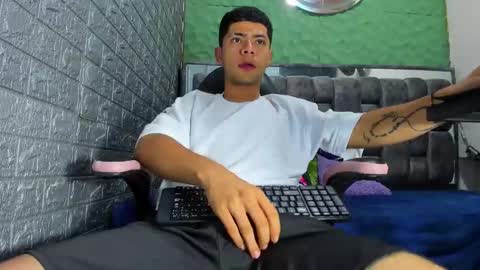 Christoper Giraldo online show from March 18, 5:27 pm