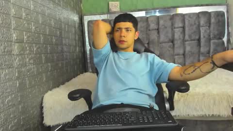 Christoper Giraldo online show from March 27, 8:08 pm