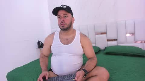 Snapshot of christopher_cruz_ chatting on December 14, 9:41 pm christopher_cruz_ online show from December 14, 9:41 pm