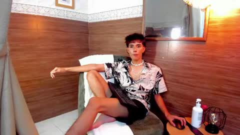 Snapshot of christopher_robin4 chatting on July 10, 7:49 pm Chris online show from July 10, 7:49 pm