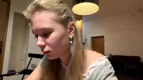 Kiki online show from February 9, 3:38 pm