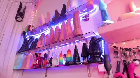 Snapshot of christymilk1 chatting on January 6, 2:04 am christy online show from January 6, 2:04 am