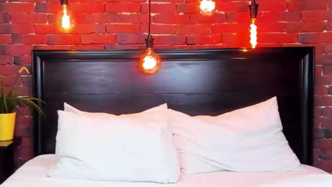 Snapshot of christyna_ross chatting on October 8, 7:22 pm christyna_ross online show from October 8, 7:22 pm