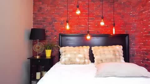 Snapshot of christyna_ross chatting on December 14, 8:24 pm christyna_ross online show from December 14, 8:24 pm