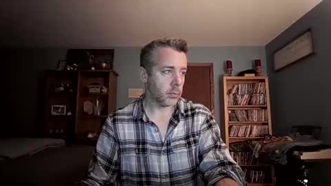 Snapshot of chrisw8121 chatting on March 3, 4:51 am chrisw8121 online show from March 3, 4:51 am