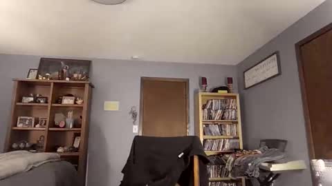 Snapshot of chrisw8121 chatting on March 4, 12:38 am chrisw8121 online show from March 4, 12:38 am