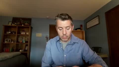 Snapshot of chrisw8121 chatting on March 10, 6:24 pm chrisw8121 online show from March 10, 6:24 pm