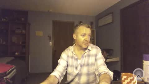 Snapshot of chrisw8121 chatting on March 26, 1:22 am chrisw8121 online show from March 26, 1:22 am