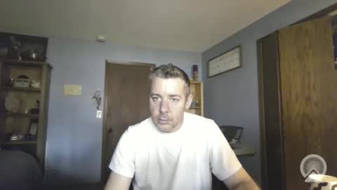 Snapshot of chrisw8121 chatting on March 31, 4:29 pm chrisw8121 online show from March 31, 4:29 pm