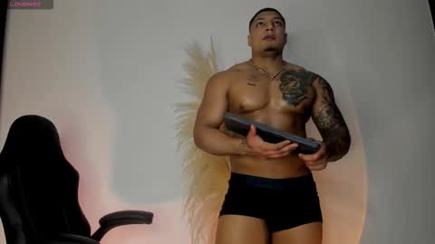 Snapshot of chrizmacgregor chatting on October 10, 2:10 am chrizmacgregor online show from October 10, 2:10 am