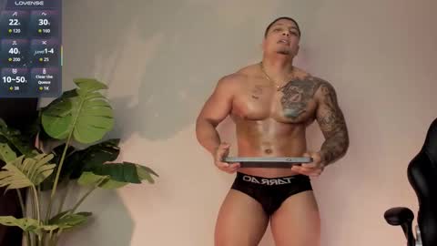 Snapshot of chrizmacgregor chatting on October 24, 1:24 am chrizmacgregor online show from October 24, 1:24 am