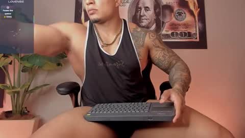 Snapshot of chrizmacgregor chatting on November 24, 11:04 pm chrizmacgregor online show from November 24, 11:04 pm