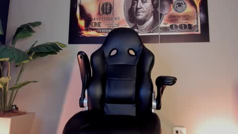 Snapshot of chrizmacgregor chatting on February 28, 1:06 am chrizmacgregor online show from February 28, 1:06 am