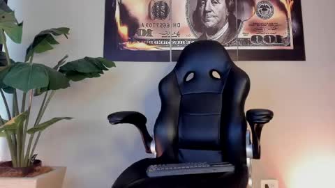 Snapshot of chrizmacgregor chatting on May 16, 5:23 pm chrizmacgregor online show from May 16, 5:23 pm