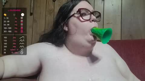 Snapshot of chubbydevil22 chatting on November 24, 2:22 am kenli online show from November 24, 2:22 am