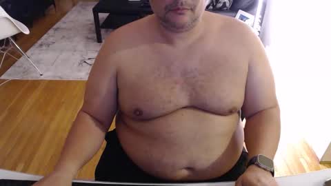 Snapshot of chubbyvix chatting on April 3, 3:37 am AstorYvr online show from April 3, 3:37 am