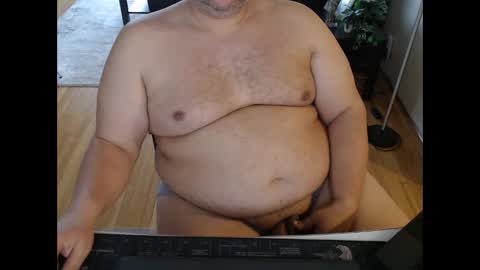 Snapshot of chubbyvix chatting on April 28, 2:27 am AstorYvr online show from April 28, 2:27 am