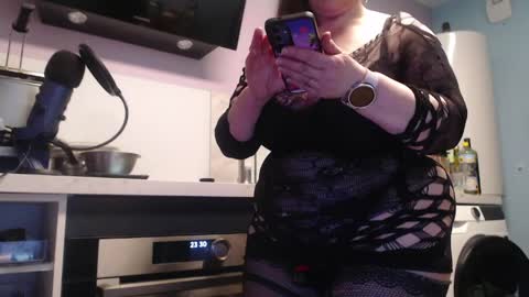 Snapshot of chwerry_b0 chatting on April 13, 9:31 pm Jessica online show from April 13, 9:31 pm