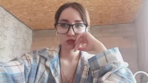 Snapshot of cicelyphaup chatting on June 7, 9:57 am Olivia online show from June 7, 9:57 am