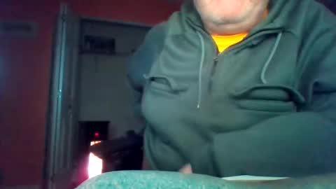 Snapshot of cicerofreak chatting on December 15, 3:56 am cicerofreak online show from December 15, 3:56 am