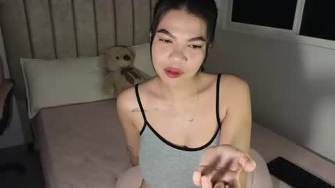 Mia online show from June 15, 4:04 am