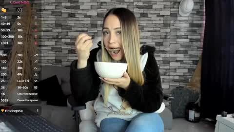 Ciindy Lovers online show from October 3, 3:09 pm