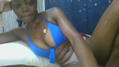 Snapshot of cilia_petite chatting on February 23, 7:11 am cilia petite online show from February 23, 7:11 am