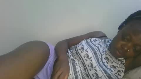 Snapshot of cilia_petite chatting on February 18, 11:33 pm cilia petite online show from February 18, 11:33 pm