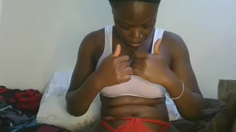 Snapshot of cilia_petite chatting on February 23, 1:03 am cilia petite online show from February 23, 1:03 am