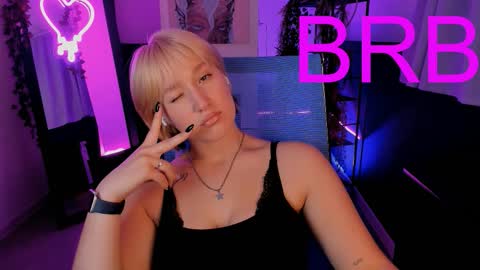 Snapshot of cinbellamy chatting on September 22, 4:58 am Cin Bellamy online show from September 22, 4:58 am