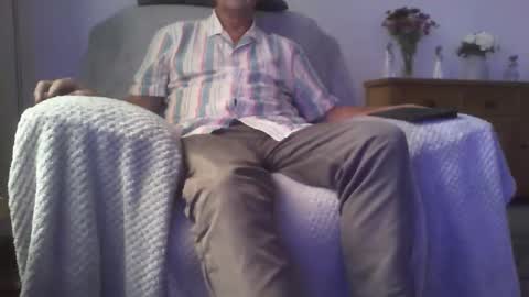 Snapshot of cineman22 chatting on October 26, 2:01 pm Cineman22 online show from October 26, 2:01 pm