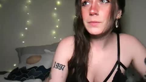 Snapshot of cinnamonpeaches chatting on February 23, 2:07 am Carmen online show from February 23, 2:07 am