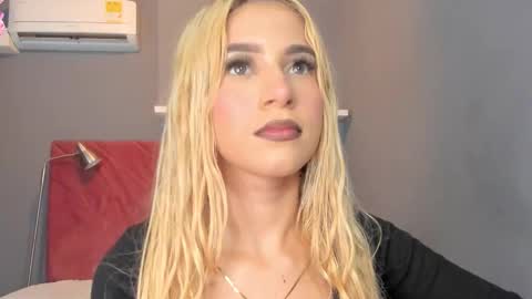 Snapshot of cinnia_ chatting on October 15, 12:49 pm Cintia online show from October 15, 12:49 pm