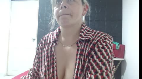 cinthia1609 online show from January 3, 12:00 am