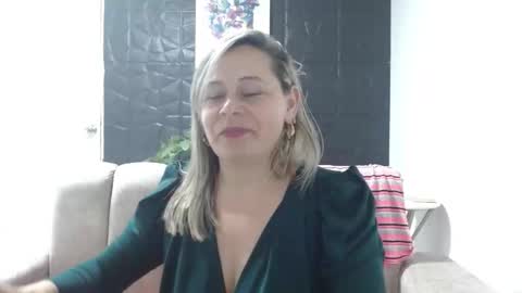 cinthia1609 online show from February 25, 11:00 pm