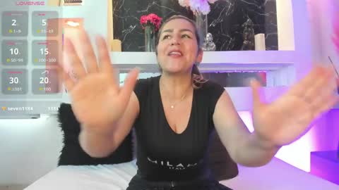 Snapshot of cinthya_mjs chatting on May 23, 12:20 pm Cinthya online show from May 23, 12:20 pm