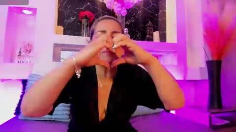 Snapshot of cinthya_mjs chatting on June 16, 12:08 pm Cinthya online show from June 16, 12:08 pm
