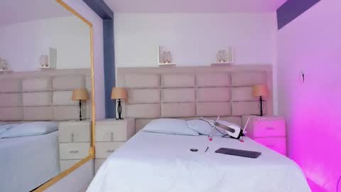 CintiaCollins  online show from November 25, 8:42 pm