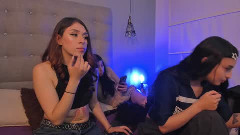 Snapshot of cintya_kors chatting on December 20, 3:25 am Cintya online show from December 20, 3:25 am