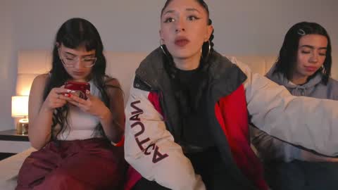 Snapshot of cintya_kors chatting on January 3, 9:57 pm Cintya online show from January 3, 9:57 pm