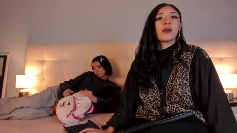 Snapshot of cintya_kors chatting on January 14, 2:19 am Cintya online show from January 14, 2:19 am