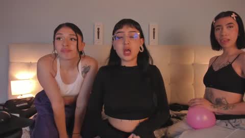 Snapshot of cintya_kors chatting on February 1, 6:10 am Cintya online show from February 1, 6:10 am