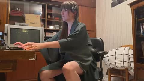 Snapshot of claire_moulin chatting on May 27, 9:12 pm Claire Moulin online show from May 27, 9:12 pm